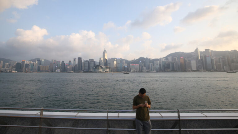 大行看法｜本地地產股僅可短炒？ 　摩通：美國減息後不一定續跑贏大市　揀股睇三大點 - 香港經濟日報 - 即時新聞頻道 - 即市財經 - shareandstocks.com